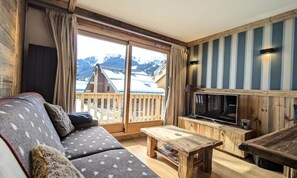 Living area - Apartments for 4 People (Les Allues)