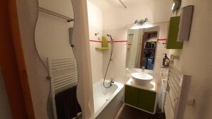 Bathroom - Studio for 4 People (Modane)