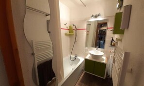 Bathroom - Studio for 4 People (Modane)