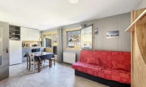 Living area - Tha1b - Studio for 4/5 People, Ski-in/ski-out (Araches-la-Frasse)