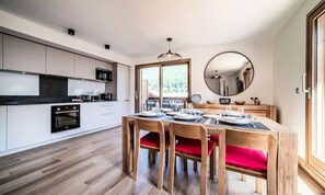 Kühlschrank, Mikrowelle, Ofen, Geschirrspüler