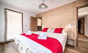 Iron/ironing board, bed sheets - Apartment in Alps With Stunning Views (Morzine)