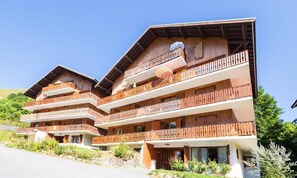 Exterior - Apartment in Les Verneys Near Ski Lift (Valloire)