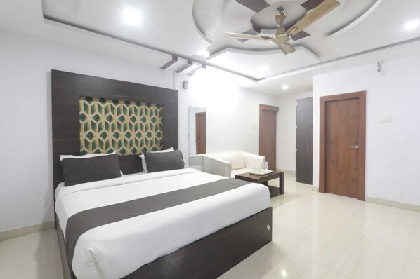 Standard Double Room, City View | Desk, laptop workspace, free WiFi