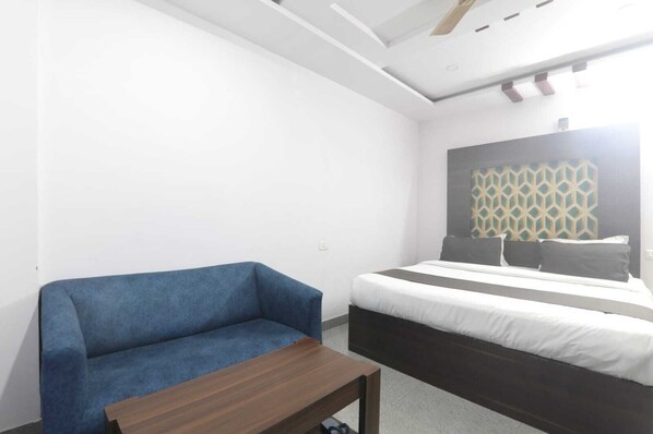 Standard-Doppelzimmer, Stadtblick | Schreibtisch, laptopgeeigneter Arbeitsplatz, kostenloses WLAN