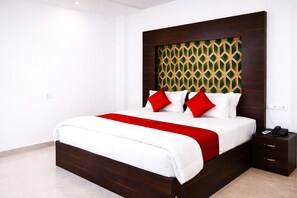 Desk, laptop workspace, free WiFi, bed sheets - DARWAR PALACE BY AV HOTEL (Bihar Sharif)