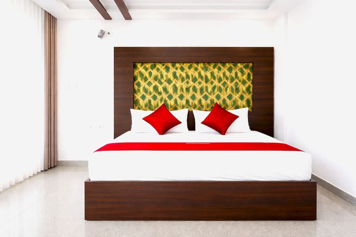Desk, laptop workspace, free WiFi, bed sheets