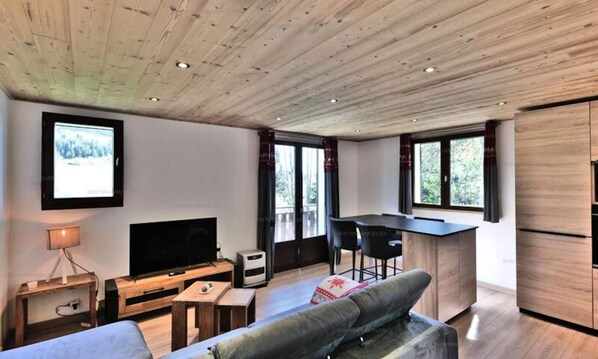 Living area - Apartment in Chinaillon With Ski Access (Le Grand-Bornand)