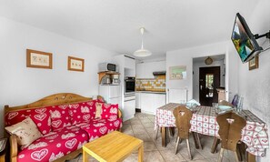 Living area - Apartment in Carroz Near Ski Slopes (Araches-la-Frasse)