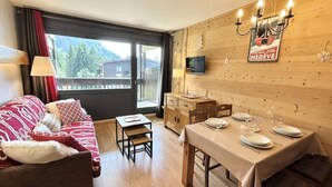 Living area - Studio Apartment, Sleeps 4, Megeve (Megeve)