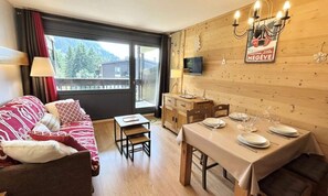 Living area - Studio Apartment, Sleeps 4, Megeve (Megeve)