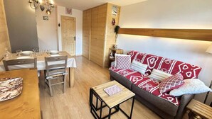 Living area - Studio Apartment, Sleeps 4, Megeve (Megeve)
