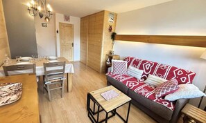 Living area - Studio Apartment, Sleeps 4, Megeve (Megeve)