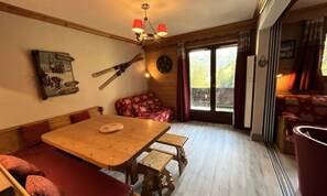 Interior - Erines 17B (Les Allues)