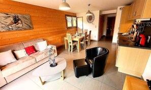 Living area - Apartment in Les Gets With Mountain Views (Les Gets)