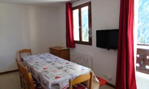 Room - 3 Rooms for 8 People (Modane)