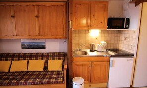 Microondas, lavavajillas, cafetera/tetera, tetera/pava eléctrica