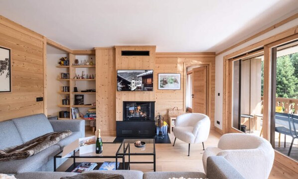 Fireplace - Brown Bear Apartment 6 (Les Allues)