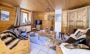 Living area - Spacious Chalet Village Center of Les Granges Sauna (Les Belleville)