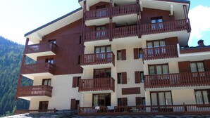 Unclassified image, 2 of 3, button - Studio for 4 People (Modane)