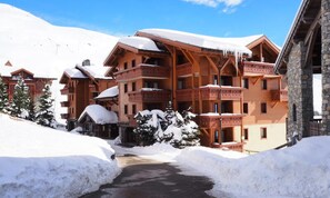 Exterior - Spacious Duplex Apartment Close to the Slopes Balcony Swimming Pool Covered Parking (Les Belleville)