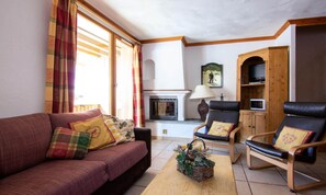 Fireplace - Spacious 5-room Apartment FOR 8 People, Slalom District (Les Belleville)