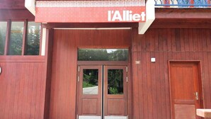 Exterior detail - Duplex for 5 People Close to the Slopes and Shops in the Village of Charmettoger (Bourg-Saint-Maurice)