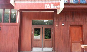 Exterior detail - Duplex for 5 People Close to the Slopes and Shops in the Village of Charmettoger (Bourg-Saint-Maurice)