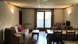 Unclassified image, 3 of 3, button - 3 Rooms for 6 People (Bessans)