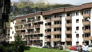 Unclassified image, 2 of 3, button - Comfortable Studio Close to Slopes Balcony (Tignes)