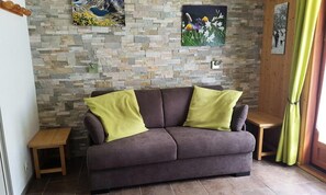 Living area - Studio Cabin for 4 People, 2-star, East-facing (Valloire)