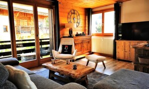 Living area - Apartment Near Pic du Marcelly Slopes (Les Gets)
