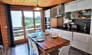 Microwave, dishwasher, cookware/dishes/utensils - Apartment Near Pic du Marcelly Slopes (Les Gets)
