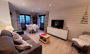 Living area - Apartment Near Slopes With Garden Views (Les Gets)