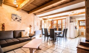 Living area - Apartment in Bonnenuit Near Ski Trails (Valloire)