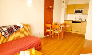 Living area - Apt No. 135 - Ground Floor - Hourquette Building (Bagnères-de-Bigorre)