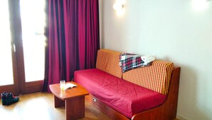 Living area - Apt No. 135 - Ground Floor - Hourquette Building (Bagnères-de-Bigorre)