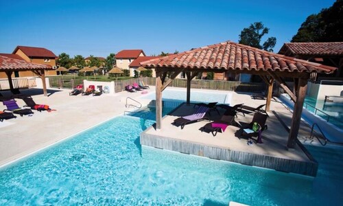 Classic 1-bedroom Cottage for 4 Adults + 1 Child With Terrace and Air Conditioning