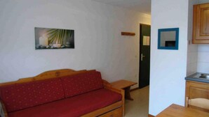 Unclassified image, 2 of 3, button - 2 Rooms for 4 People (Modane)