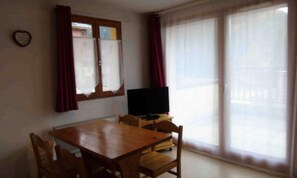 Interior - 2 Rooms for 4 People (Modane)