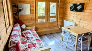 Living area - Apartment in a Wooden Chalet Near the Slopes and ski School (Saint-Jean-d'Arves)