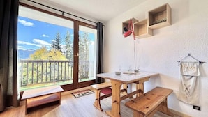 Dining - Apartment Near Mont Rond Ski Slopes (Notre-Dame-de-Bellecombe)