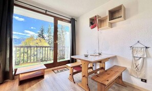 Dining - Apartment Near Mont Rond Ski Slopes (Notre-Dame-de-Bellecombe)