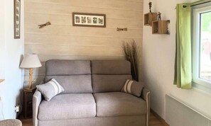 Living area - Apartment in Vars With Ski-in/ski-out Access (Les Orres)