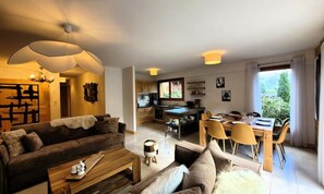 Living area - Large Single-story Apartment With Terrace (Les Gets)