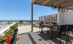Outdoor dining - Villa in Calahonda With Private Pool Views (Mijas)