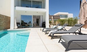 Indoor pool, outdoor pool - Villa in Calahonda With Private Pool Views (Mijas)