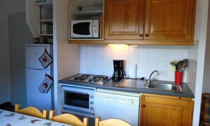 Fridge, microwave, oven, dishwasher - 3 Rooms for 8 People (Modane)