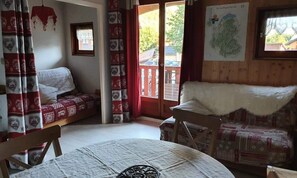 Living area - Studio Cabin for 4 People, 3, North-facing (Valloire)