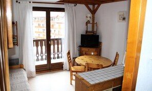 Living area - 4-room Duplex for 6 People, 3-star Rating, Northeast Facing (Valloire)